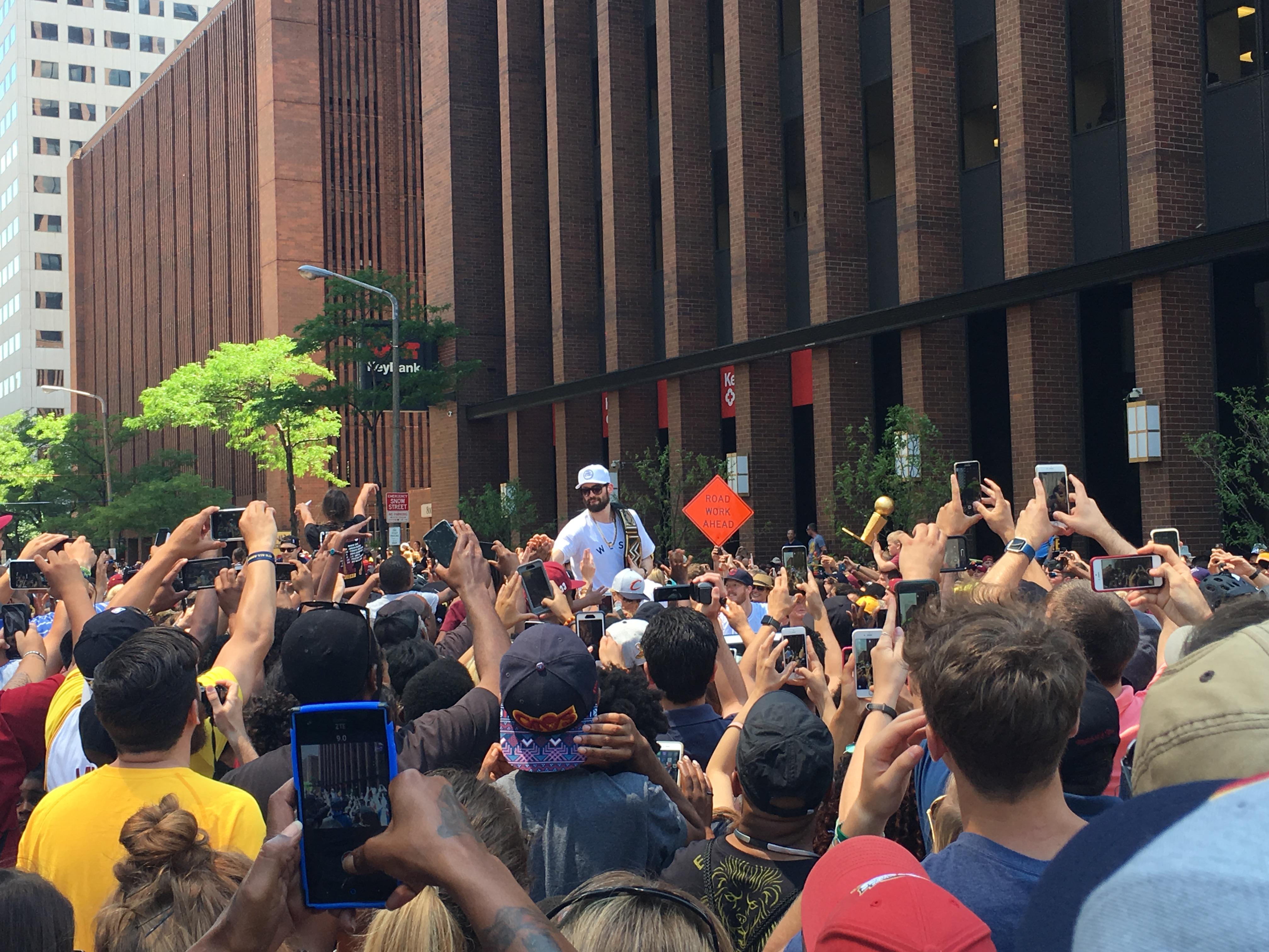 九游网页版登录入口-这也行？克里夫兰骑士围绕NBA总决赛刷新队史纪录武汉三镇围绕法甲完成体检，上海申花刷新队史纪录备战欧篮联的简单介绍